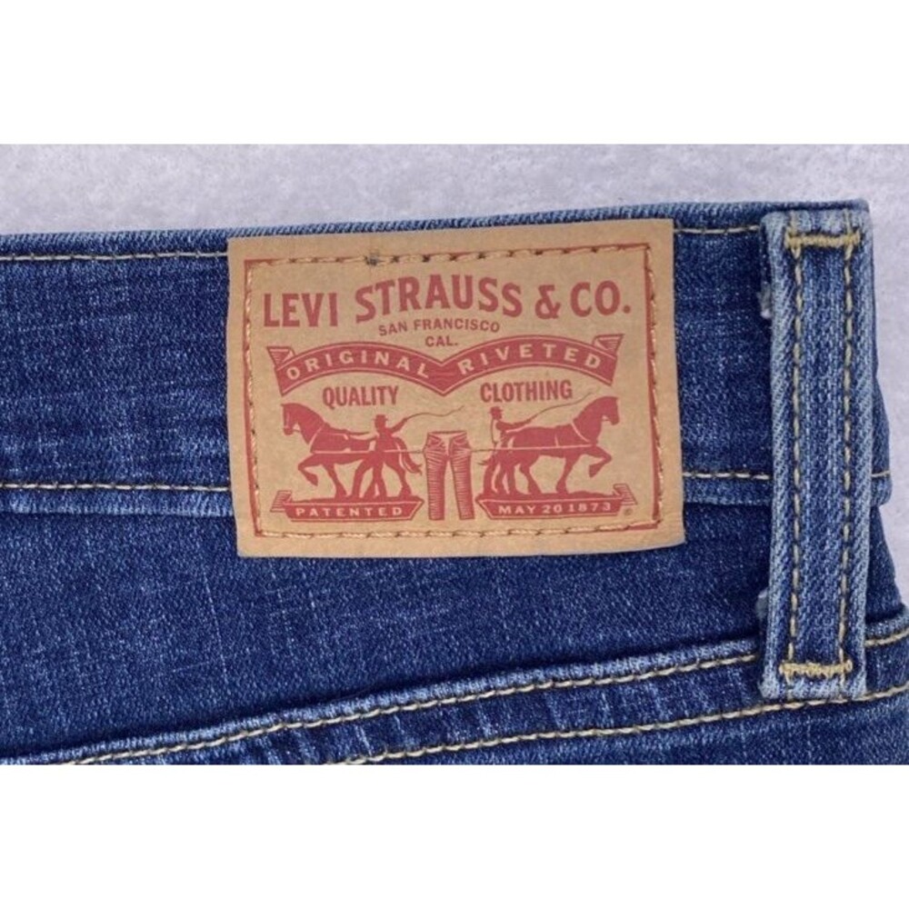 Levi's Mid Length Shorts Womens Size 33 Blue Denim Cuffed Stretch Flat Front - Picture 11 of 11